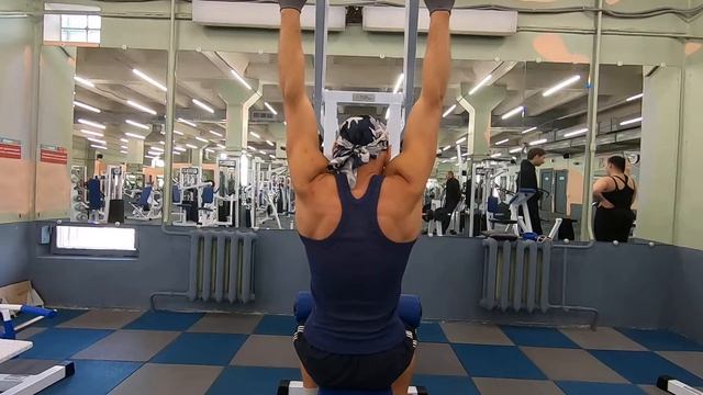 2 варианта вертикальной тяги в тренажере типа хаммер. смотреть онлайн