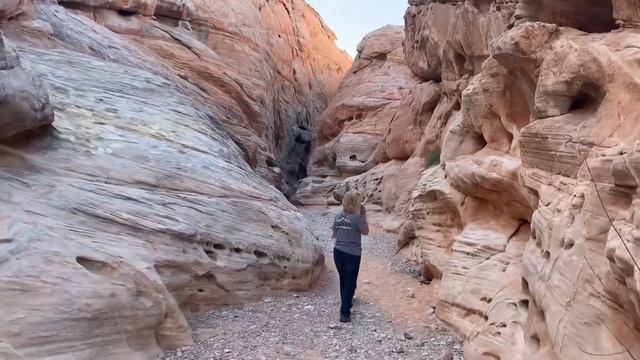 Valley of Fire State Park - Tour and Hikes смотреть онлайн