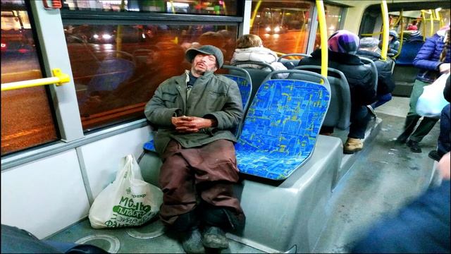 БОМЖ ОБОСРАВШИЙСЯ В АВТОБУСЕ смотреть онлайн