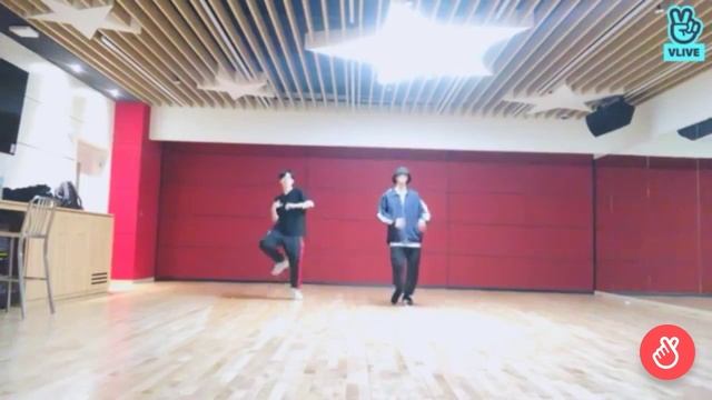 lee know and hyunjin dancing to aminé - blackjack✨ смотреть онлайн
