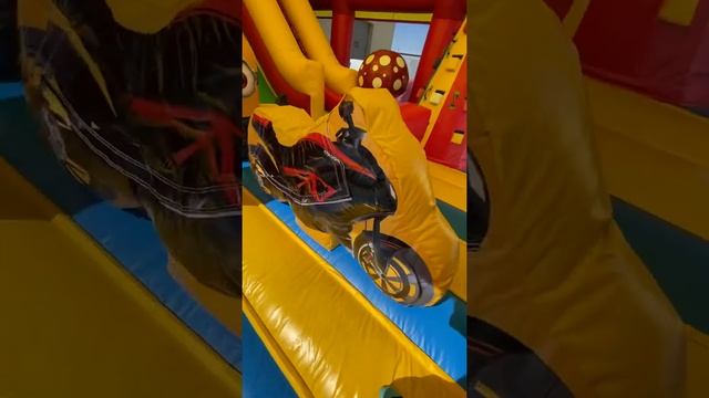 Обзор надувного батута с КРЫШЕЙ смотреть онлайн