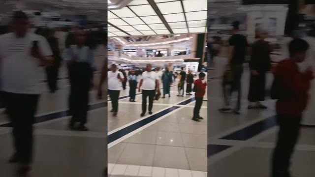 один из самых больших торговых центров в Мекке смотреть онлайн