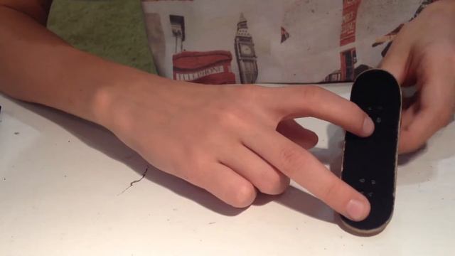 Как делать кикфлип на фингерборде // How to kickflip on a fingerboard?!? смотреть онлайн