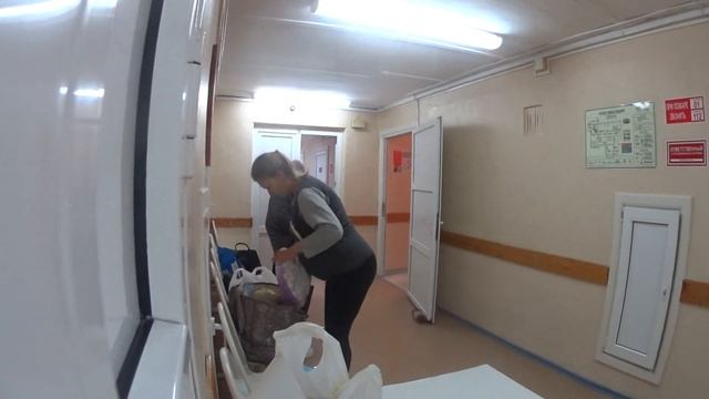 Начались схватки, отошли воды, едем рожать малыша. Взгляд на роддом изнутри. Родился мальчик. смотреть онлайн