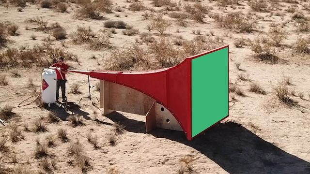 World's Largest Horn Shatters Glass смотреть онлайн