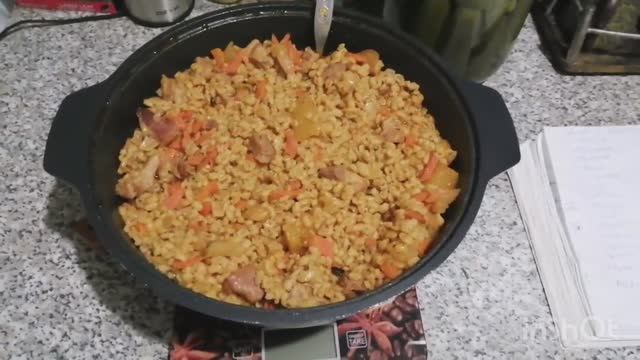 Невероятно вкусный плов из перловки с мясом и овощами! Подходит для худеющих! смотреть онлайн