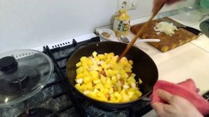 Жареная картошка в чугунной сковороде Вок! С  вкусным секретом жарки!