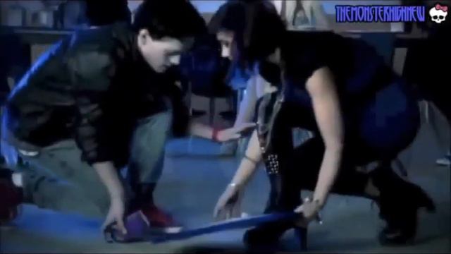 песня монстр хай на русском языке смотреть онлайн