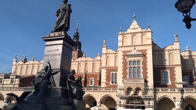 Krakow's Rynek Glowny Old Town Square смотреть онлайн