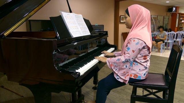 Izzah Airiss's Piano Performance смотреть онлайн