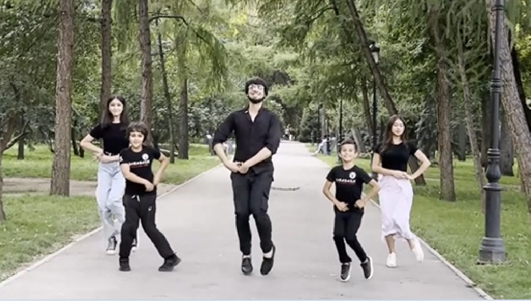 Дари Дури Чеченская Лезгинка 2024 Дети Танцуют Супер Dari Duri Lezginka Chechen ALISHKA Kazaxstan смотреть онлайн