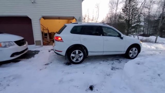 Starting up cars at freezing temperature (-5C) 2013 VW Touareg TDI 2015 RAM CV Tradesman смотреть онлайн