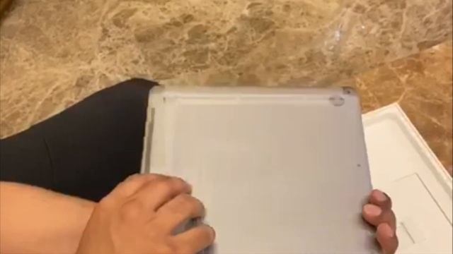 MacBook Pro with Touch Bar 2019 Unboxing смотреть онлайн