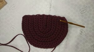 Клапан для сумок из трикотажной пряжи крючком. Справится даже новичек.