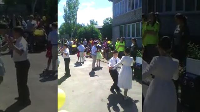 Я танцую вальс смотреть онлайн