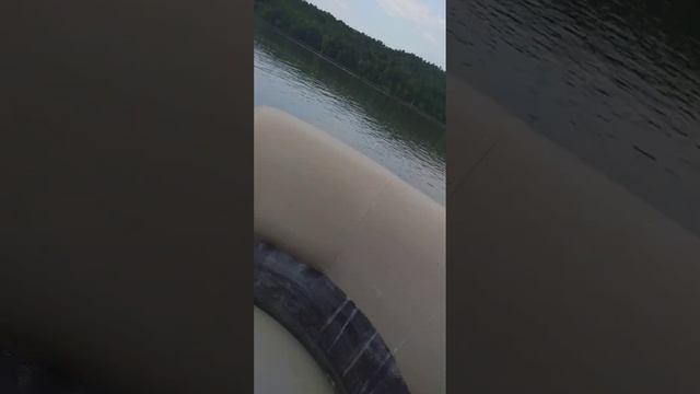 Прогулка на моторной лодке по озеру в США из штата Вермонта в штат Масачусиц туда и обратно(5) смотреть онлайн