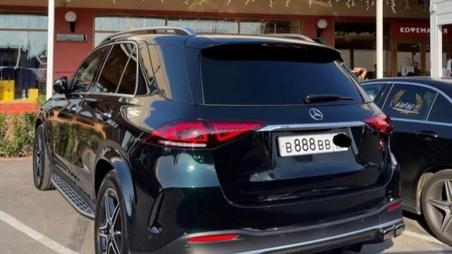 Рамзан Кадыров подарил блогеру Хасбику «Мерседес» смотреть онлайн