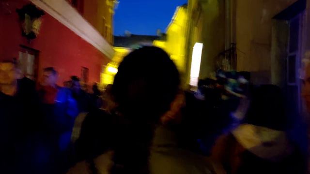 Ночью в толпе 🙈 это не для меня. Ночь Культуры в Люблине смотреть онлайн