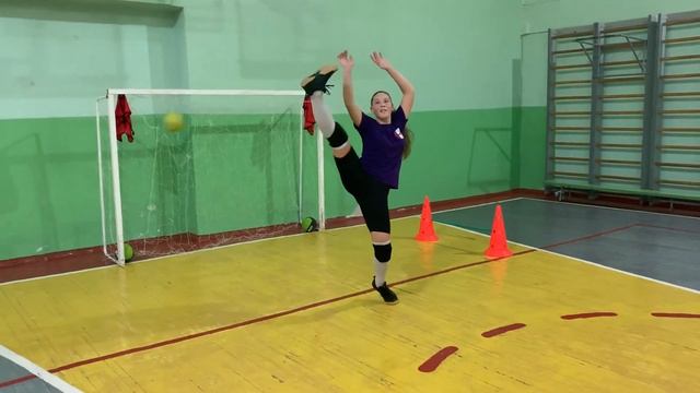 Воротар у процесі захисту воріт смотреть онлайн