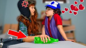 ИГРАЕМ В БУТЫЛОЧКУ НА ЖЕЛАНИЕ! Призрак в бутылке! ПОЦЕЛУЙ Диппер и Вэнди!? Гравити Фолз в реальности