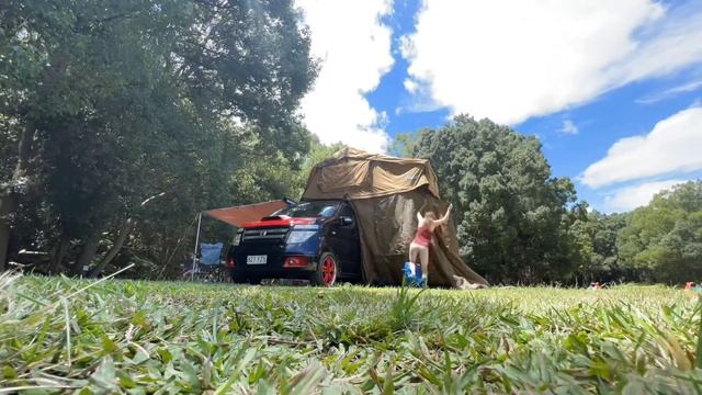 Setting up ￼King rooftop tent on Nissan, Elgrand van timelapse video ￼ смотреть онлайн