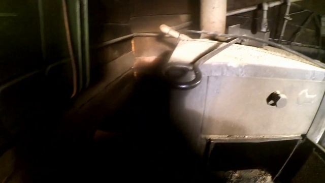 Топим котёл дровами и углем! смотреть онлайн