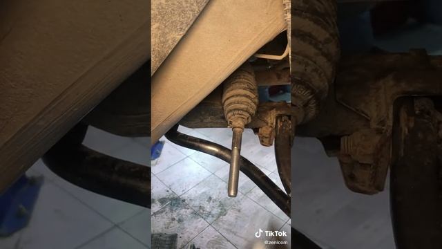 Как заменить наконечник Renault Sandero