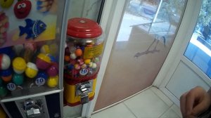 Обман автомата со жвачками и игрушками