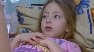6-летняя девочка попала под колеса автомобиля, катаясь с горки