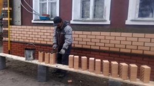 Облицовка дома кирпичом.