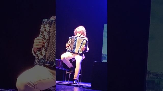 Александр Бардин Кучерявый утренник в Вологде с песней Не пройти 2.12.2023