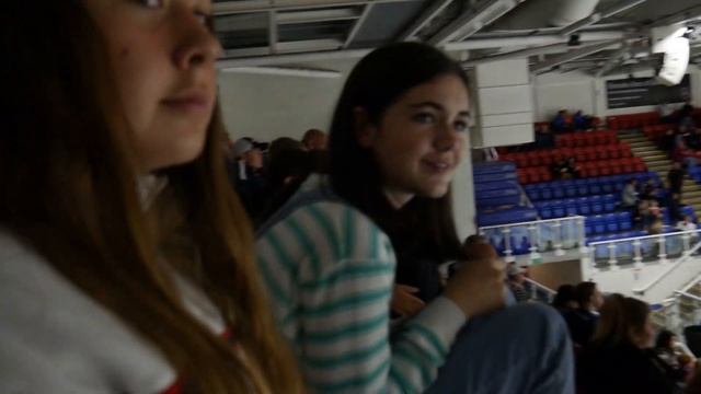 OUR FIRST ICE HOCKEY GAME (Dundee Stars vs Glasgow Clan) | TheScottishSisters смотреть онлайн
