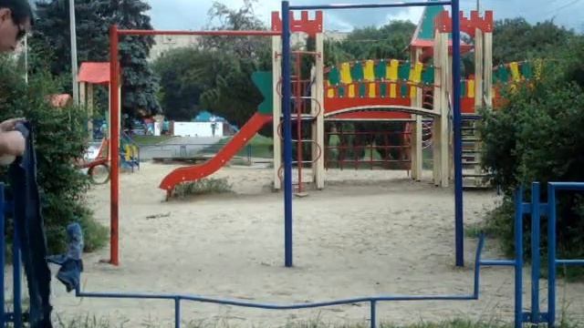 ДЕТСКАЯ ПЛОЩАДКА ВОЗЛЕ ИСПОЛКОМА. смотреть онлайн