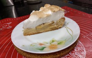 Яблочный пирог с меренгой