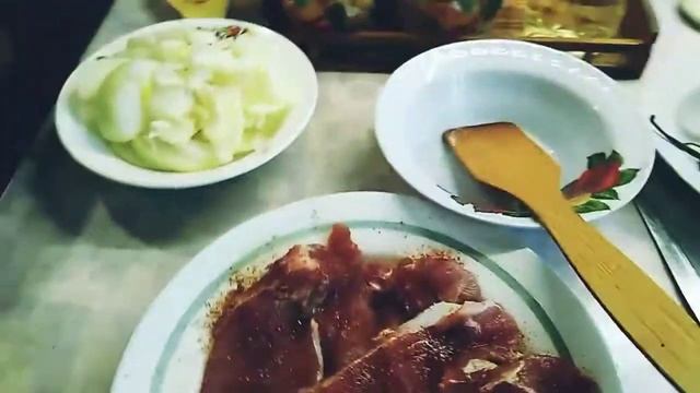 Сочная жаренная свинина с грибами и пюре картофельное смотреть онлайн