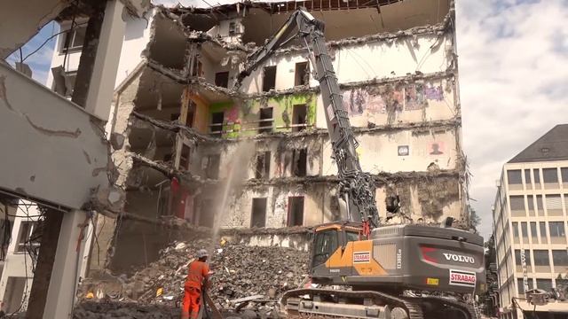 Volvo EC 380E HR beim Abbruch - STRABAG смотреть онлайн