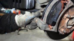 Замена передних колодок Ford Fiesta