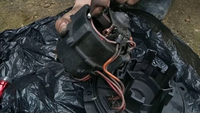 Renaul Espace IV. Разборка электродвигателя печки, замена электрощеток.