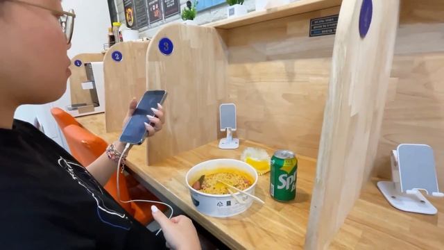 ТАК ЛИ ХОРОШ РАМЁН ПО-КОРЕЙСКИ В КРУГЛОСУТОЧНОМ МАГАЗИНЕ? / НИКОЛАЙ ПО-КОРЕЙСКИ смотреть онлайн