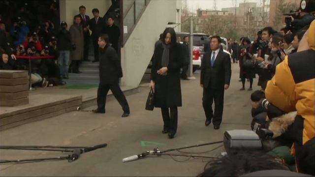 За ЧТО?..Глава Корейских авиалиний Жестко наказал свою 40-летнюю дочь. Самый справедливый отец! смотреть онлайн