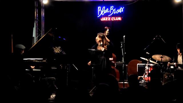 Between The Devil and The Deep Blue Sea - Francesca Caruso смотреть онлайн