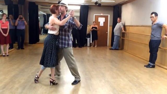 Tango 103 Review: Back Crosses with La Media Luna смотреть онлайн