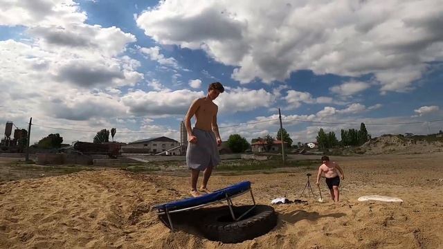 ПУЗО VS БАТУТ / ДВОЙНЫЕ САЛЬТО С ОГРОМНОЙ ВЫСОТЫ НА КАРЬЕРЕ