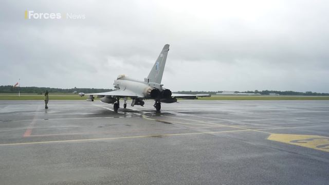 Crack RAF team locking and loading Nato jets on Russia's doorstep смотреть онлайн