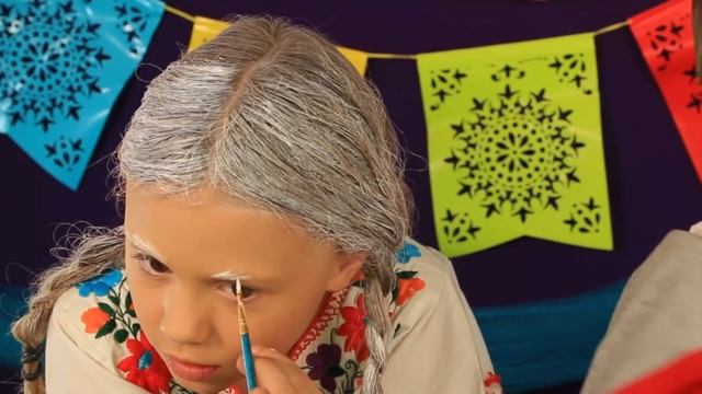 Disney Pixar Coco Miguel and Grandma Coco Makeup and Costumes смотреть онлайн