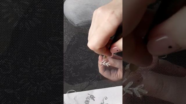 Вышивка на сетке. Мохер. Белая гладь. смотреть онлайн