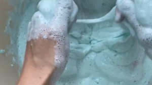 АСМР Пропитанное мыло, жесткие губки, густая пена и шипучая соль. ASMR Soaked soap and sponge.