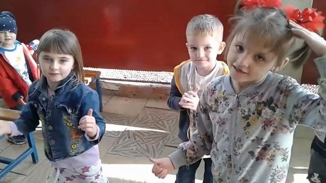 Позитивия 13 05 2019 'Чу-чу Ва' смешной танец детей на свежем воздухе смотреть онлайн