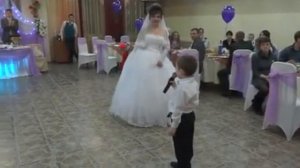 Ярослав дарит песню сестре на свадьбу.