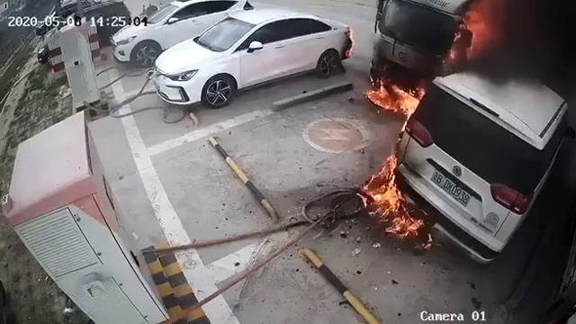 Electric Eco car on fire problem burn damage hybrid ev byd etron tesla problem in battery charger смотреть онлайн